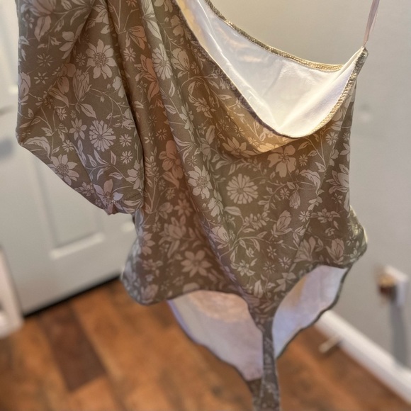 Free PEOPLE Something bout you floral print thong bodysuit. Size XL - Picture 3 of 5